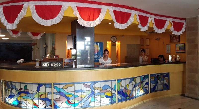 Comforta Hotel Tanjung Pinang Exterior foto
